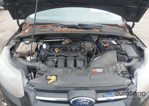 2014 Ford Focus Titanium z USA, uszkodzony, nr VIN 1FADP3J28EL134524